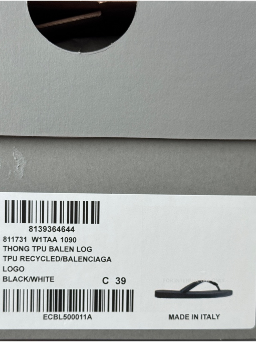 Balenciaga
Logo Printed Thong Sandals - Picture 3 of 3